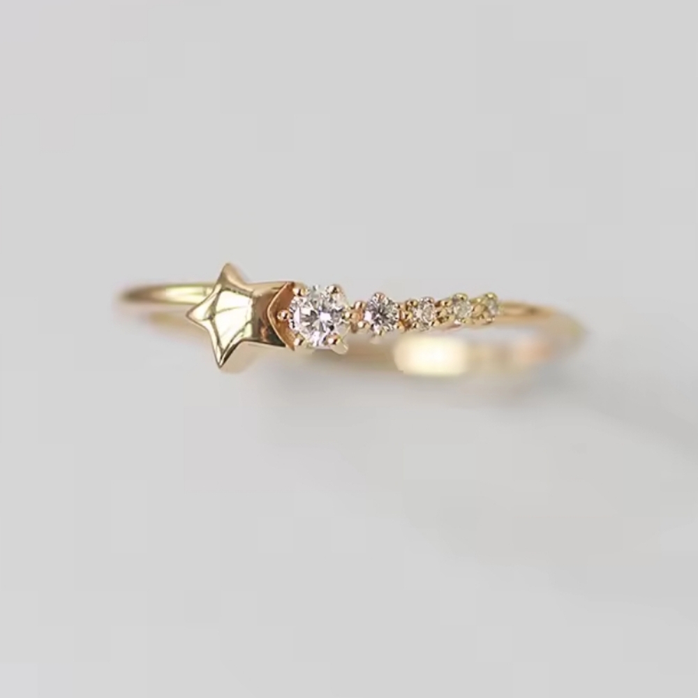 Size 8; .925 Sterling Silver and zirconia shooting star ring; nwot